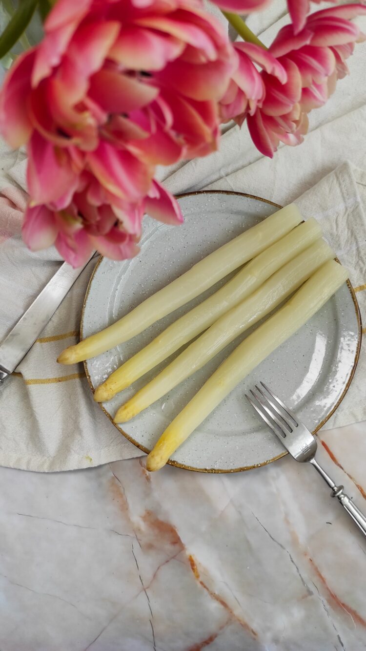how to cook white asparagus-rootsandcook
