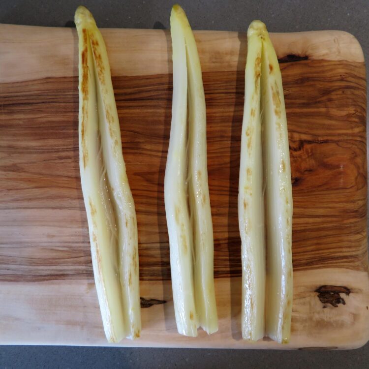 White asparagus stuffed with mushrooms-rootsandcook