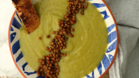 Broccoli soup with spiced lentils