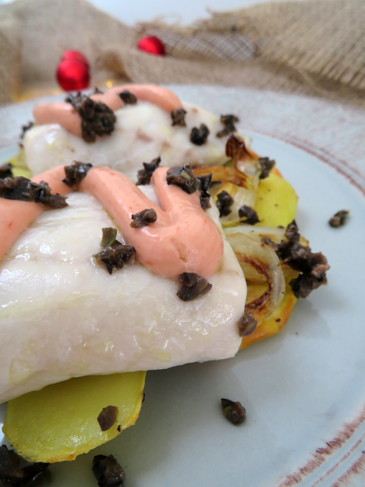 lubina al horno con mayonesa de tomate y olivada