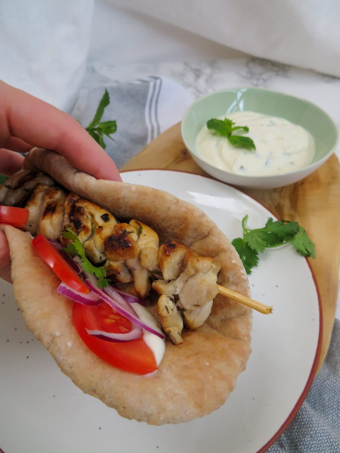 Chicken souvlaki with pita bread - Marinade from Greece RootsandCook