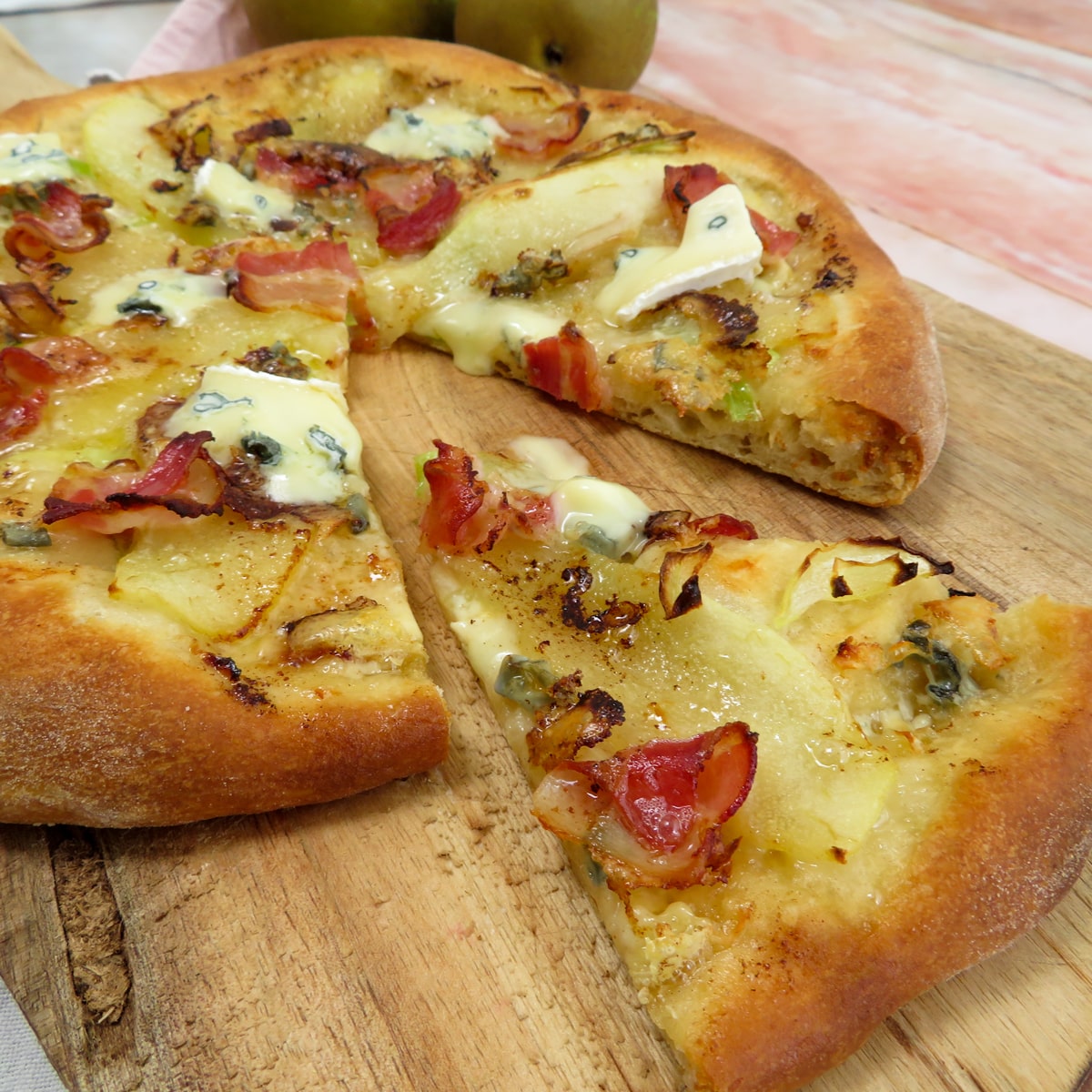 Pear, Prosciutto and Gorgonzola Pizza - Recipe Runner