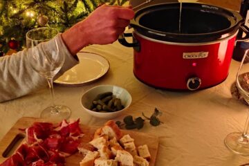 slow-cooker-cheese-fondue-rootsandcook