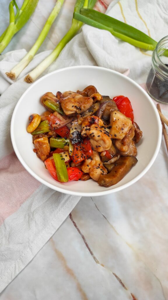 thai casher chicken and vegetables stir fry-rootsandcook