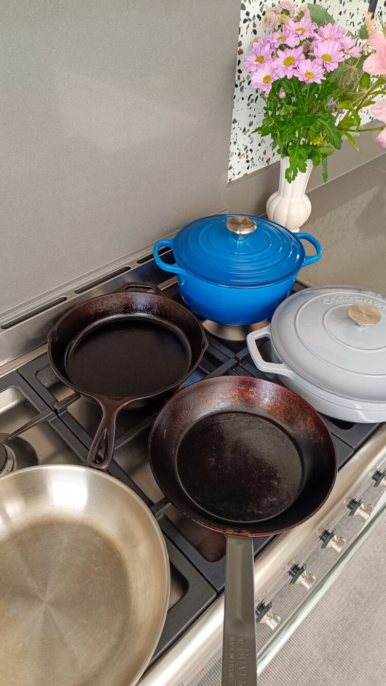 Essential pots and pans RootsandCook
