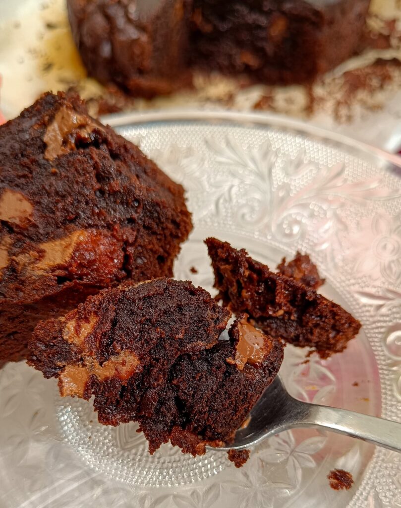 Easy slow cooker brownies-rootsandcook