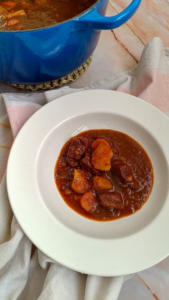 Dutch oven beef stew-rootsandcook cocotte