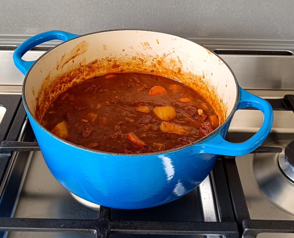 Dutch oven beef stew-rootsandcook cocotte